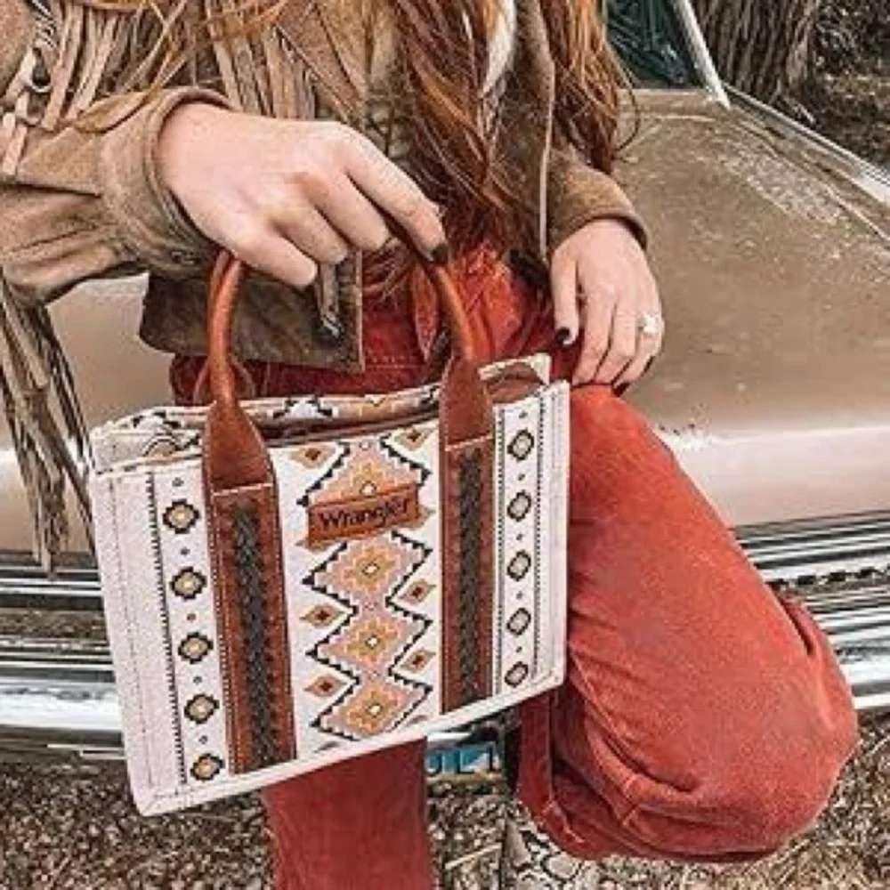 ** NWT**Wrangler Brown and Cream Tote Bag with Geometric Pattern